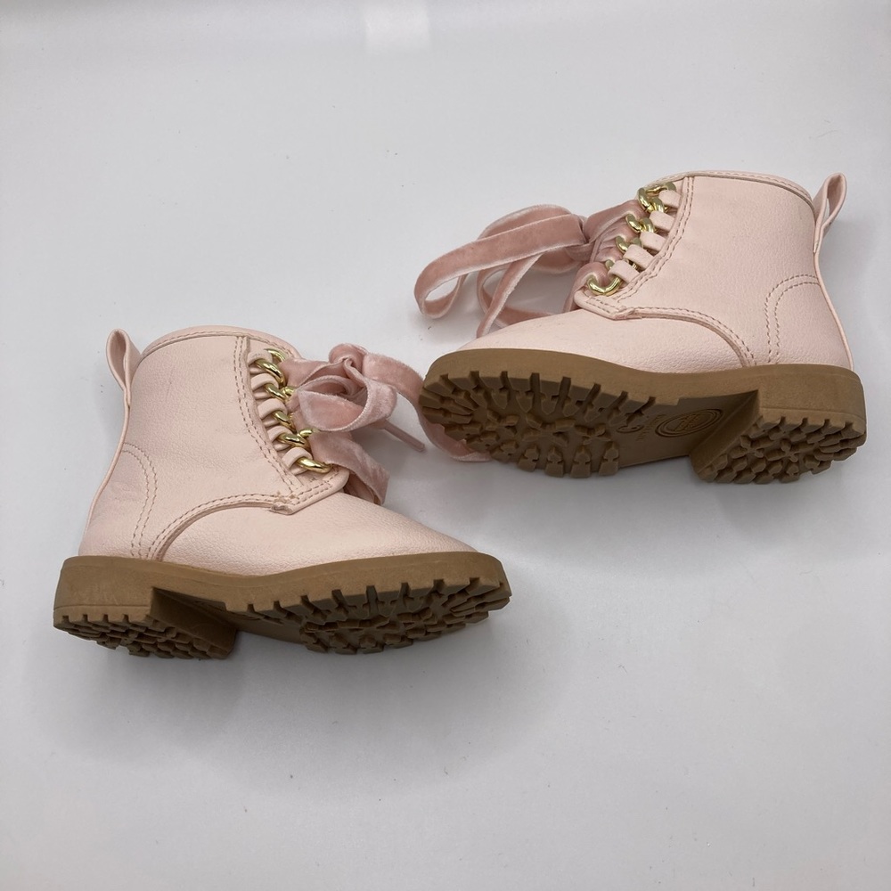 Size 3 toddler boots.
